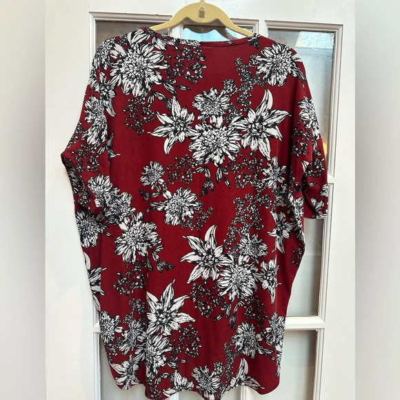LuLaRoe Irma Red Black Floral Oversized High Low Tunic Top Size Small S - Med - Picture 4 of 9